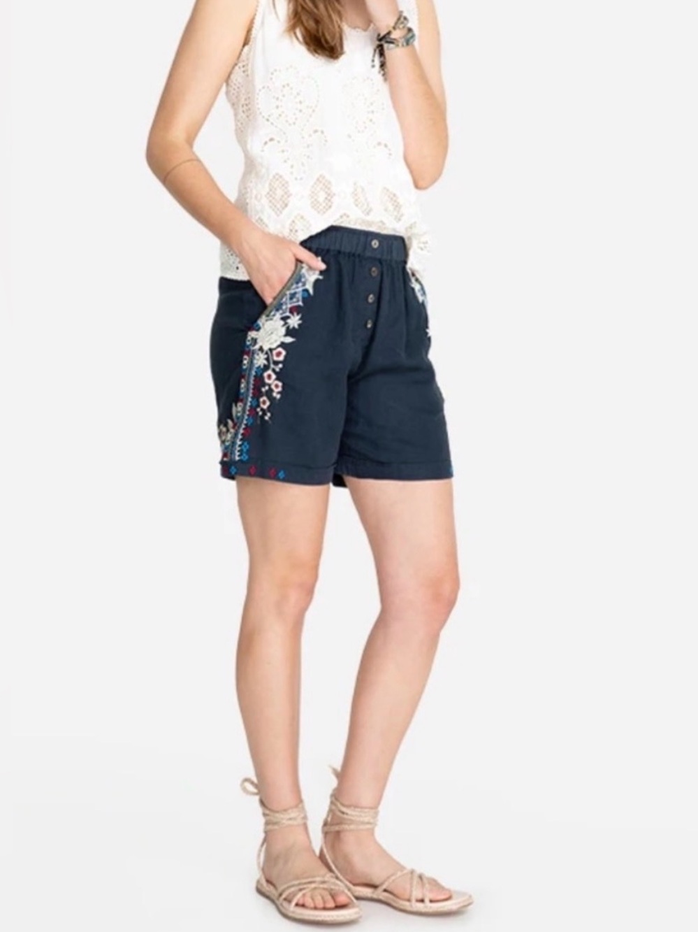 Johnny Was Florence
Button Front Linen
Embroidered Shorts size xs NWT‎